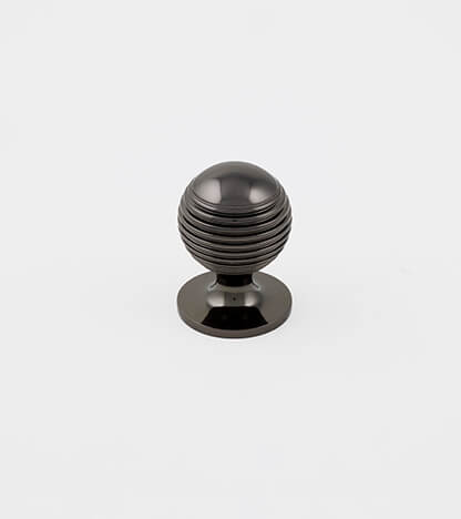 Ribbed knob